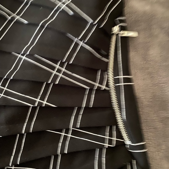 Ivanka Trump EUC women’s bodycon dress black and white geometric stretch size 12 - Picture 2 of 4